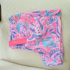 Brand-new with tags Lilly Pulitzer pull-on shorts, size Large